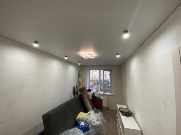 Стоимость сатинового потолка в кухне 12 м²